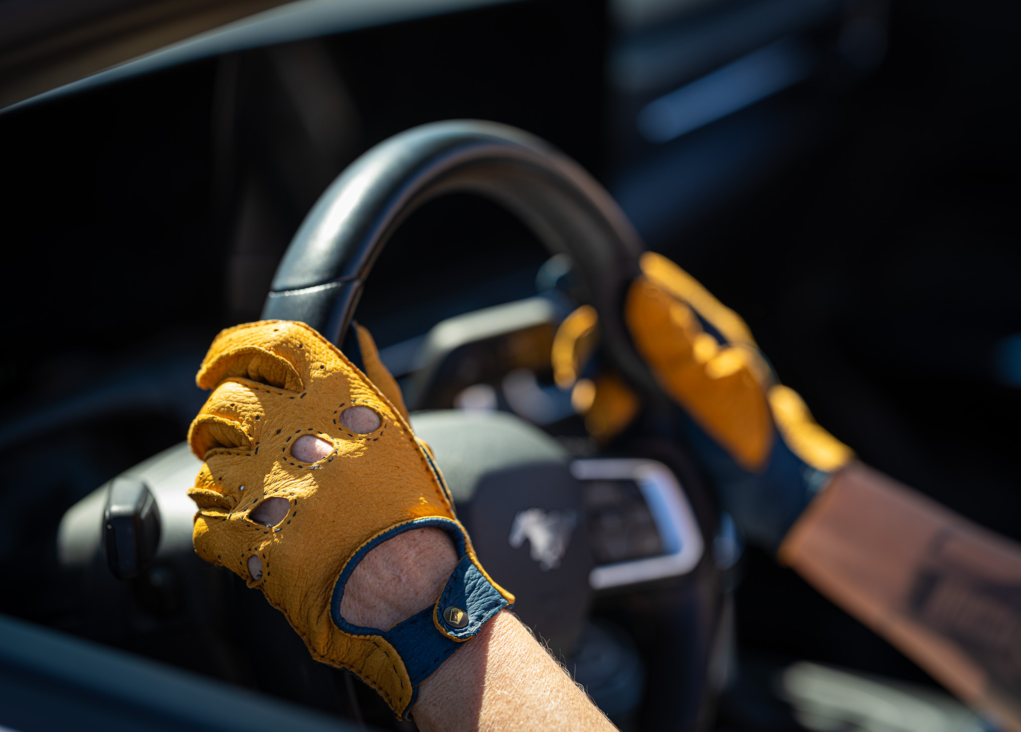 Mens driving gloves